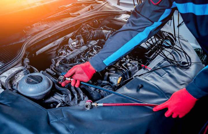Nous réparons et rechargeons les climatisations automobiles.
